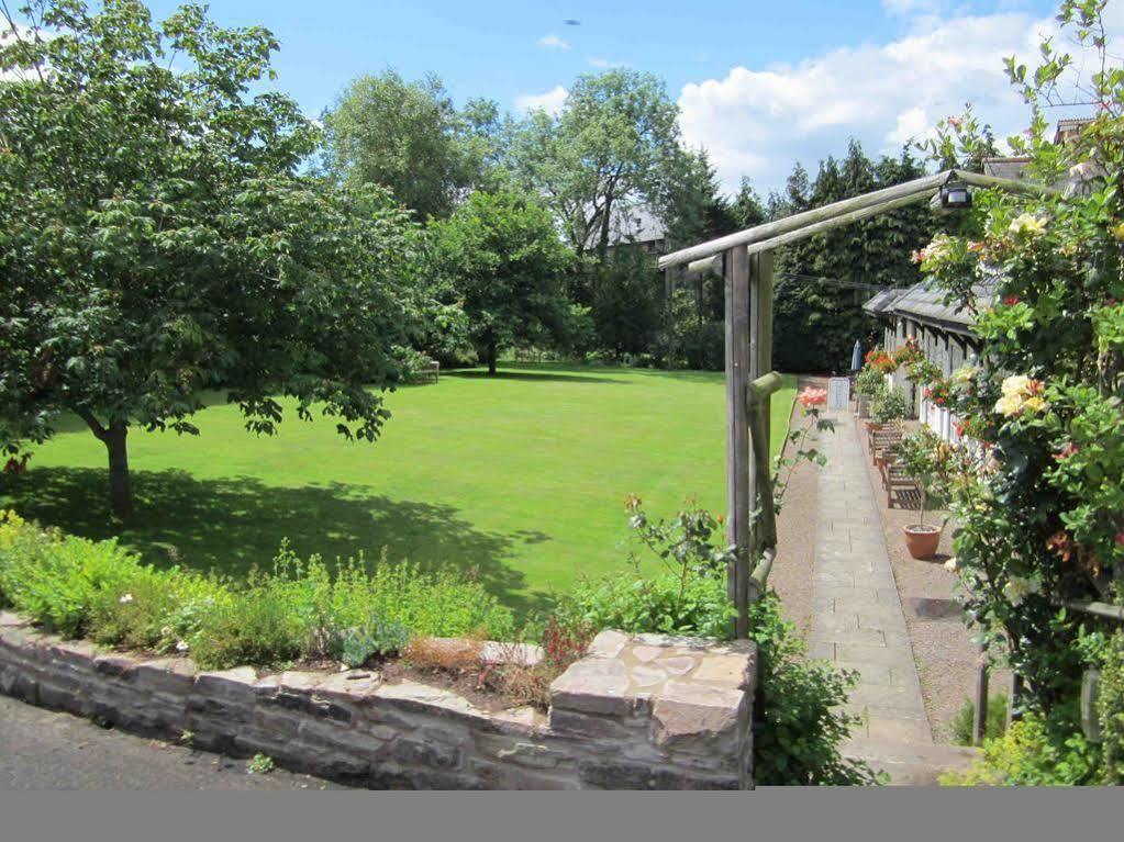 The Three Cocks Coaching Inn Glasbury Bagian luar foto